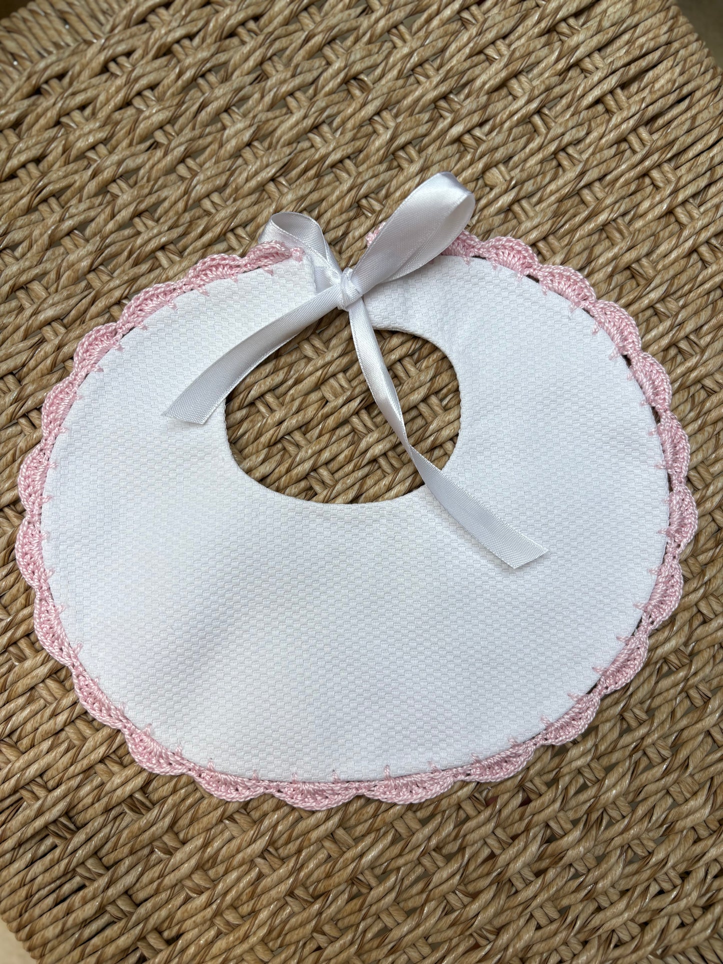 PIQUÉ WHITE / PINK BIB